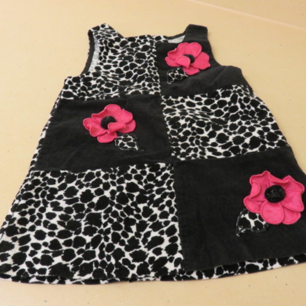 BONNIE BABY JUMPER **** size 18 mos.****blk/white